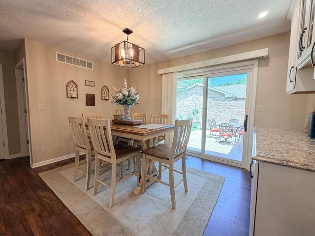 125 Regency Pkwy, La Porte, IN 46350