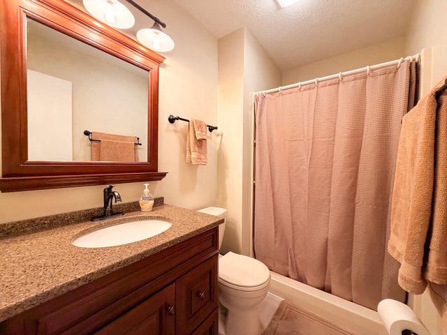 125 Regency Pkwy, La Porte, IN 46350