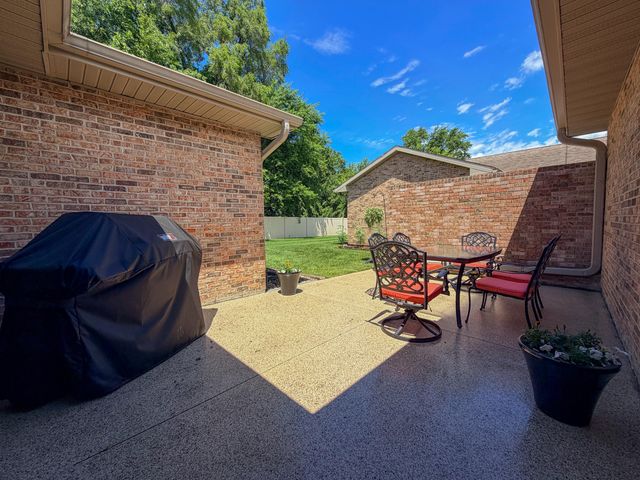125 Regency Pkwy, La Porte, IN 46350