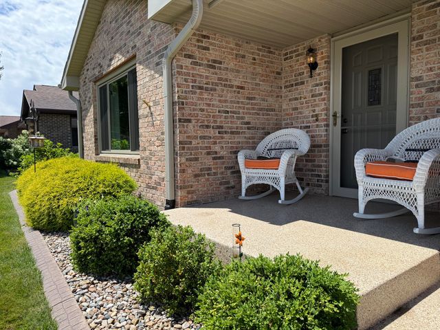 125 Regency Pkwy, La Porte, IN 46350