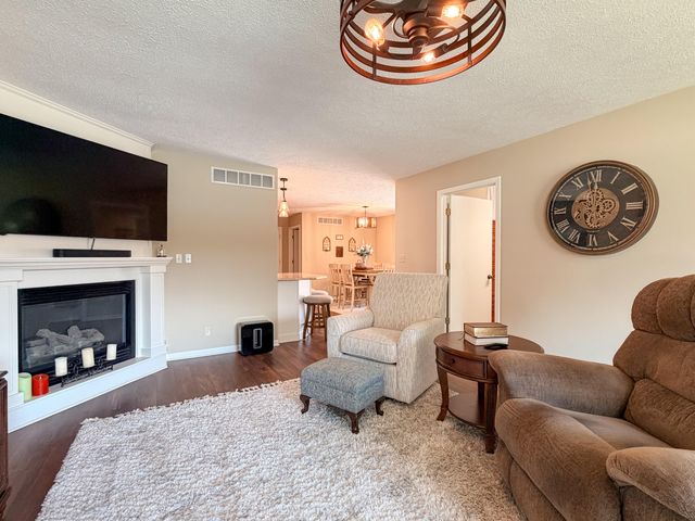 125 Regency Pkwy, La Porte, IN 46350
