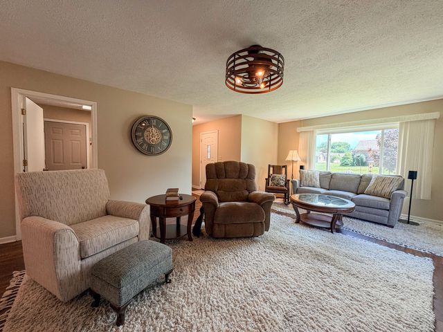 125 Regency Pkwy, La Porte, IN 46350