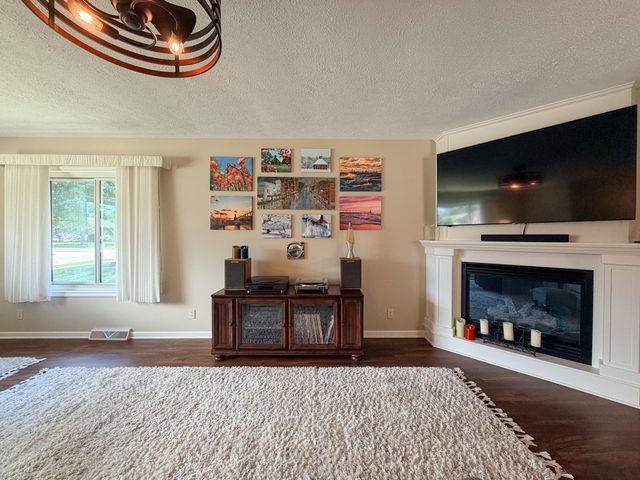 125 Regency Pkwy, La Porte, IN 46350