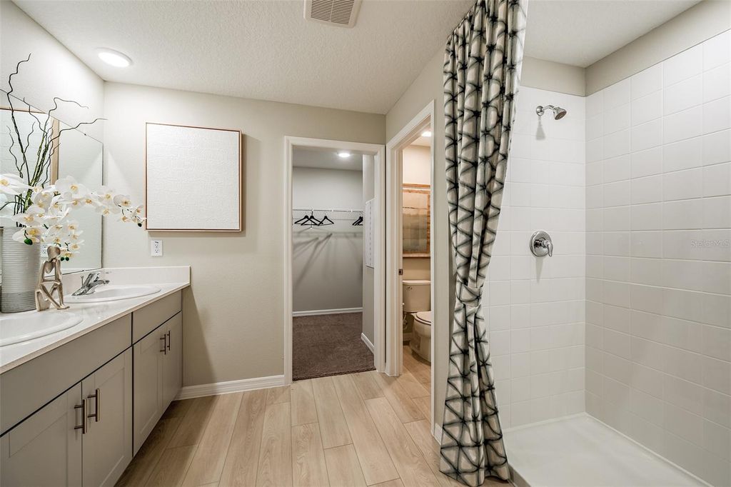 Image 19 of property listing at 1087 FORESHORE LANE, Haines City, FL 33844