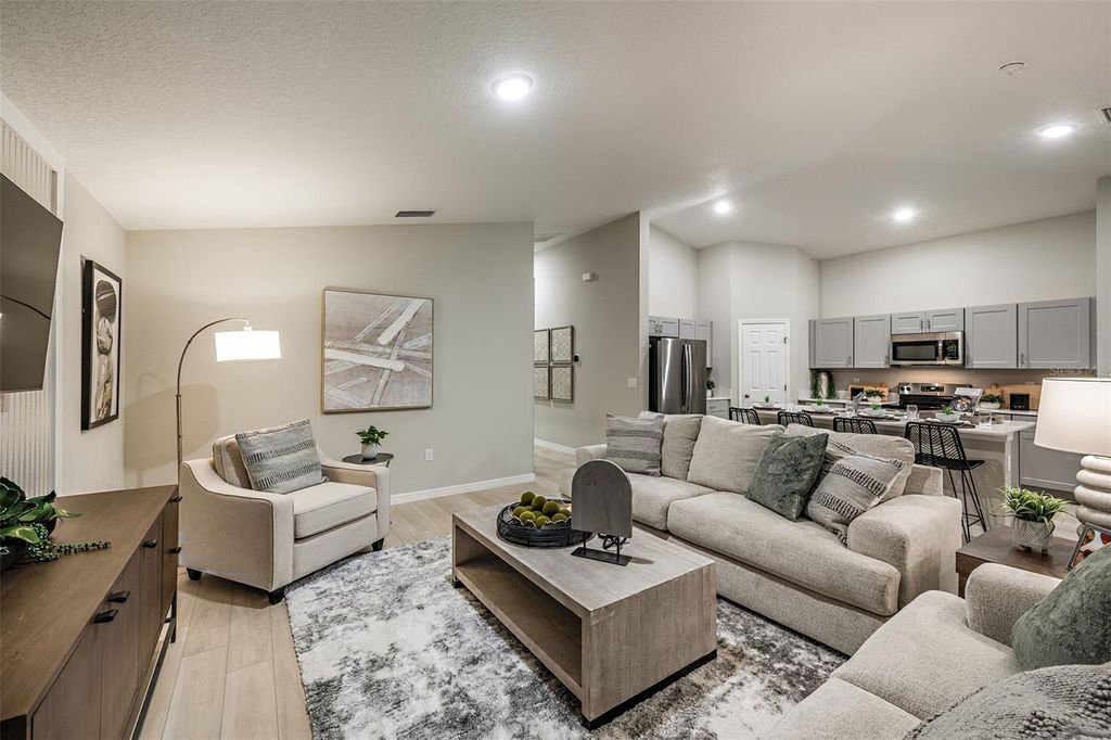 Image 10 of property listing at 1087 FORESHORE LANE, Haines City, FL 33844