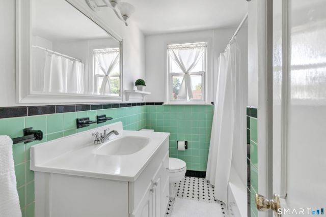 15 Evelyn Street, Trumbull, CT 06611