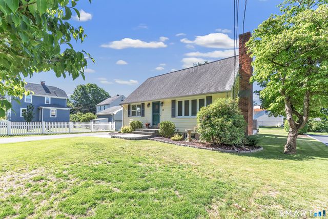 15 Evelyn Street, Trumbull, CT 06611