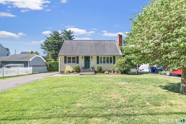15 Evelyn Street, Trumbull, CT 06611
