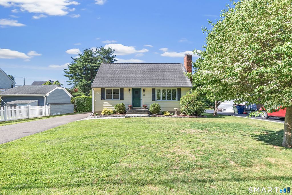 15 Evelyn Street, Trumbull, CT 06611