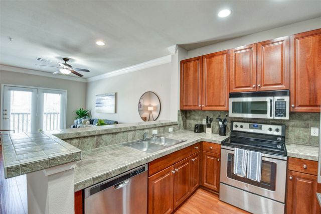 2400 Mccue Road 448, Houston, TX 77056