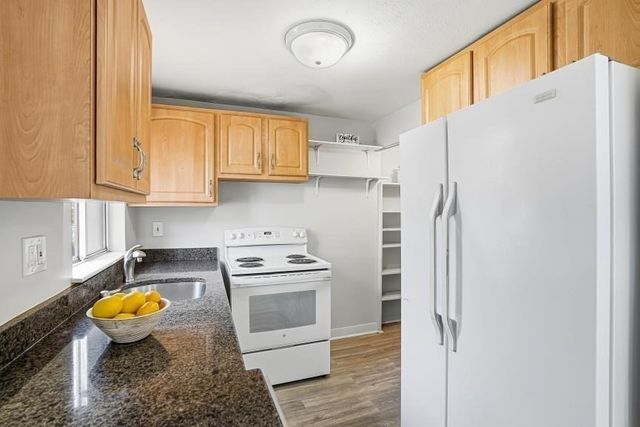 8 Bishop Dr 8, Framingham, MA 01702