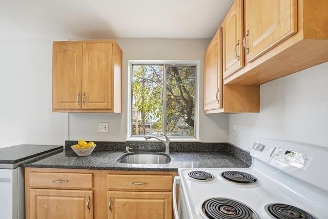 8 Bishop Dr 8, Framingham, MA 01702