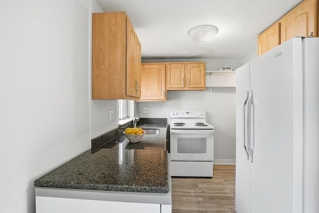 8 Bishop Dr 8, Framingham, MA 01702