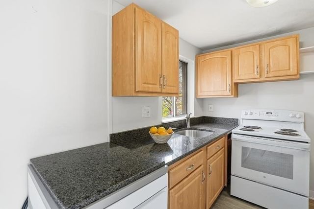 8 Bishop Dr 8, Framingham, MA 01702