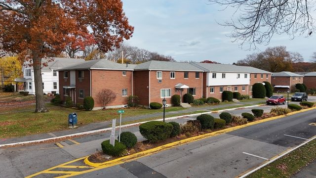 8 Bishop Dr 8, Framingham, MA 01702