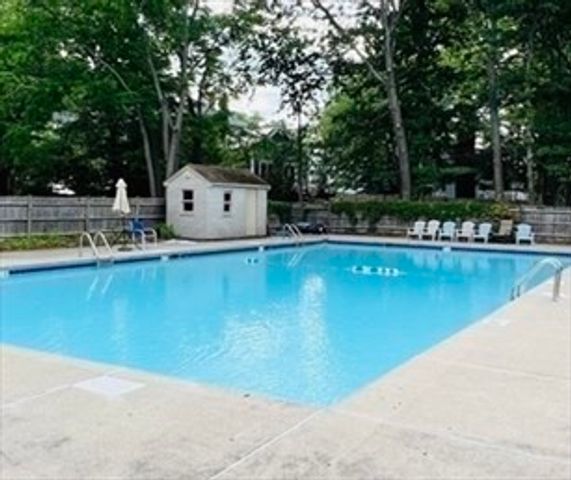 8 Bishop Dr 8, Framingham, MA 01702