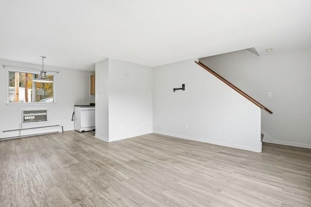 8 Bishop Dr 8, Framingham, MA 01702