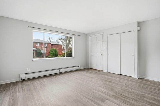 8 Bishop Dr 8, Framingham, MA 01702