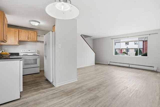 8 Bishop Dr 8, Framingham, MA 01702