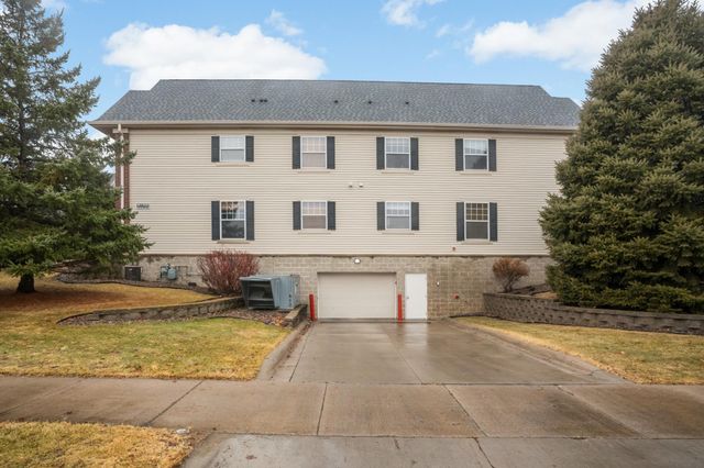 8517 Forestview Lane N, Maple Grove, MN 55369