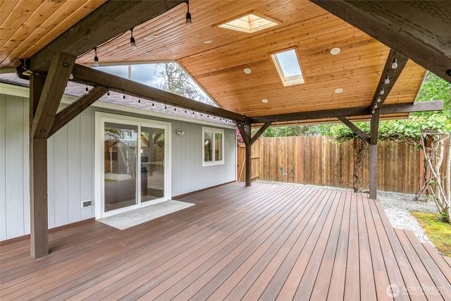 1901 12th Avenue SE, Puyallup, WA 98372
