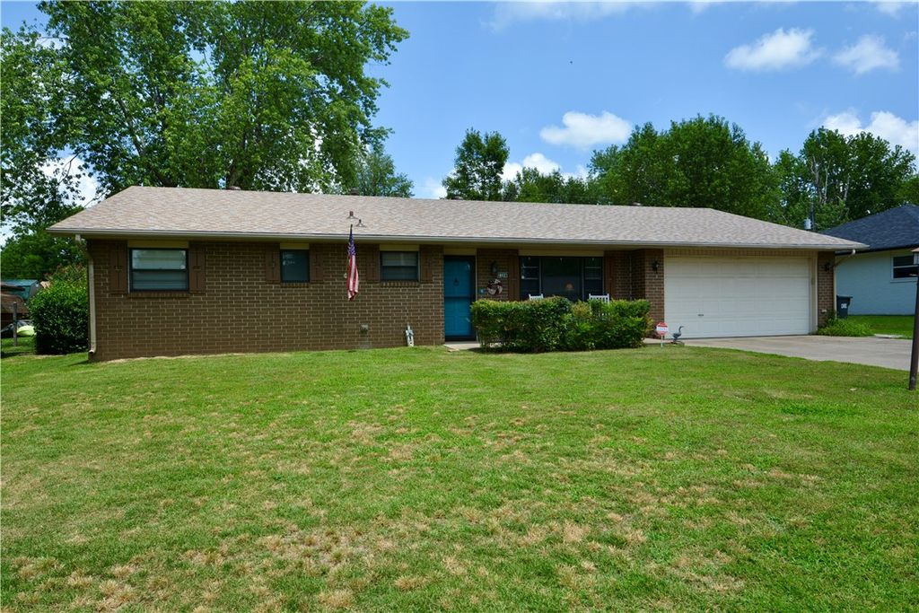 2306 Ina Avenue, Springdale, AR 72762