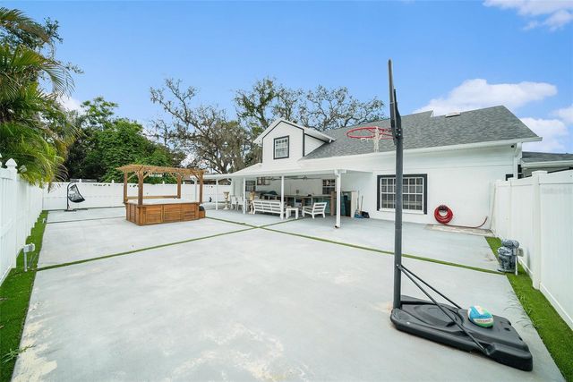 8502 MAY STREET, Tampa, FL 33614