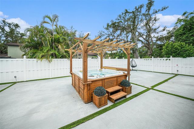 8502 MAY STREET, Tampa, FL 33614