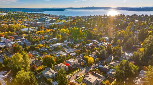 638 11th Avenue, Kirkland, WA 98033