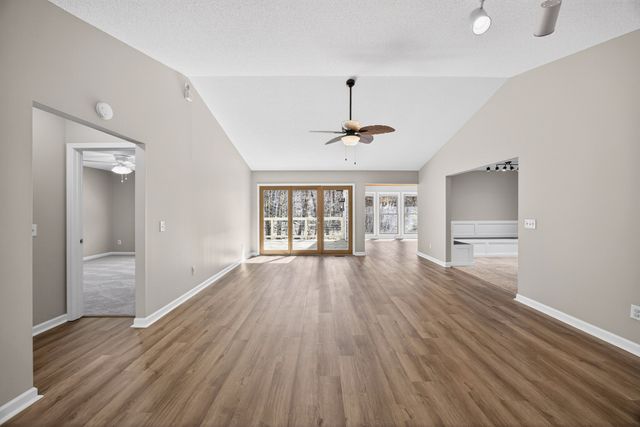 204 Meadowview Dr, Crossville, TN 38558