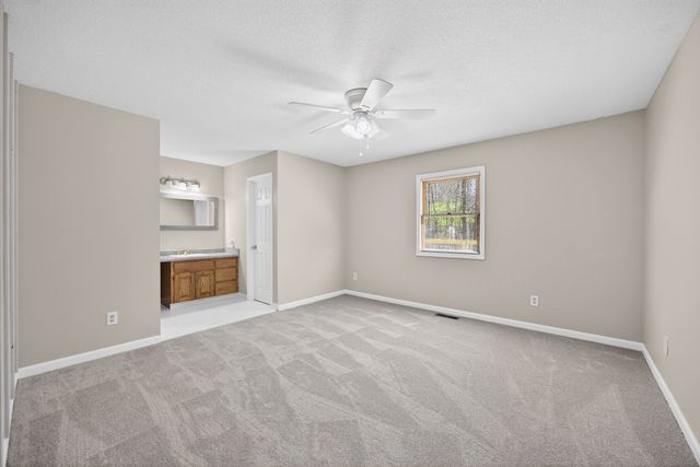 204 Meadowview Dr, Crossville, TN 38558