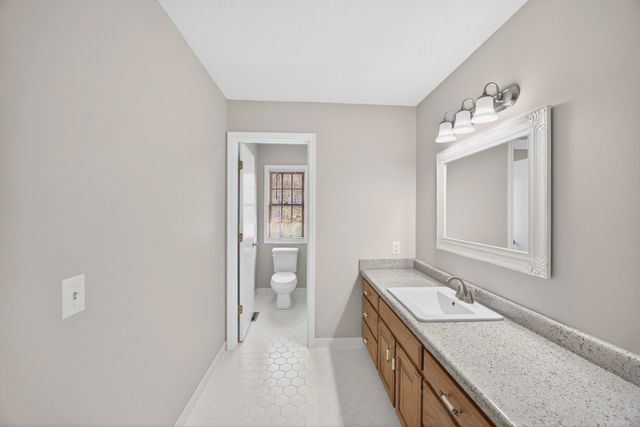 204 Meadowview Dr, Crossville, TN 38558