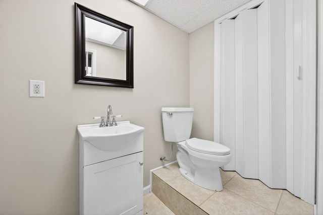 204 Meadowview Dr, Crossville, TN 38558