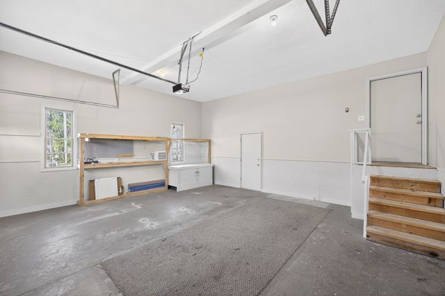 204 Meadowview Dr, Crossville, TN 38558