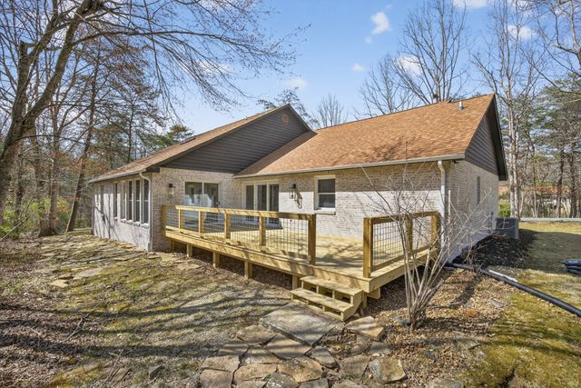 204 Meadowview Dr, Crossville, TN 38558