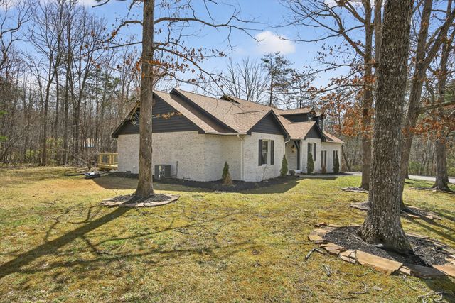 204 Meadowview Dr, Crossville, TN 38558