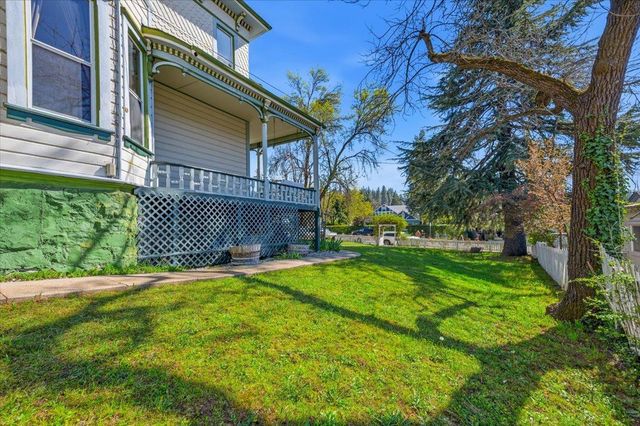 220 Colfax Ave, Grass Valley, CA 95945