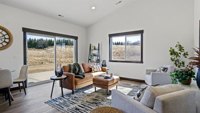 3327 Sunflower Lane, Eau Claire, WI 54703