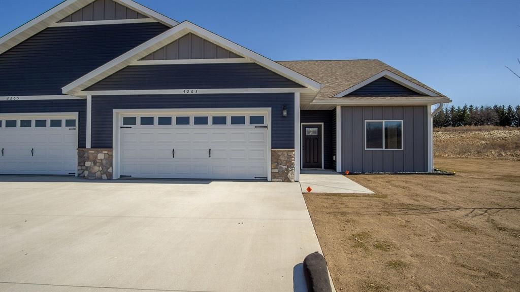 3327 Sunflower Lane, Eau Claire, WI 54703