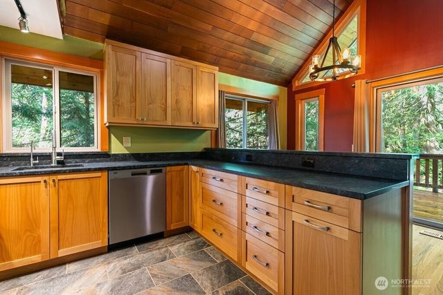 22 Berry Wood Place, Bellingham, WA 98229