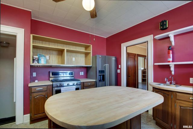 110 WEST Avenue, Quincy, IL 62301