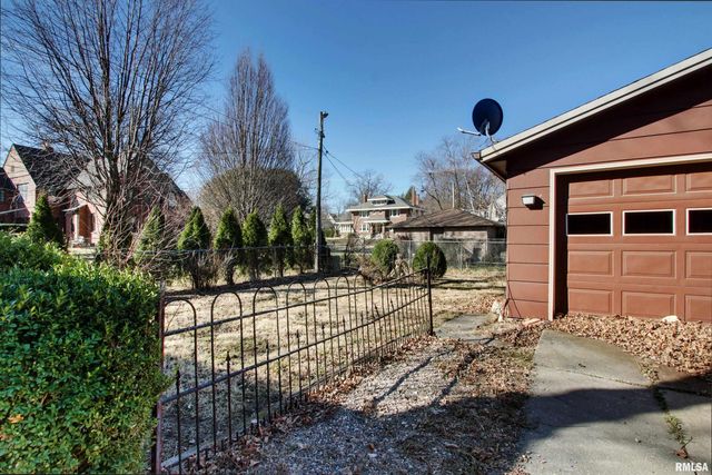 110 WEST Avenue, Quincy, IL 62301