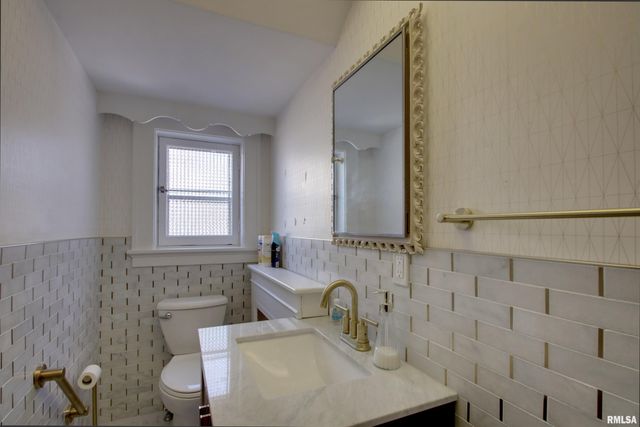 110 WEST Avenue, Quincy, IL 62301