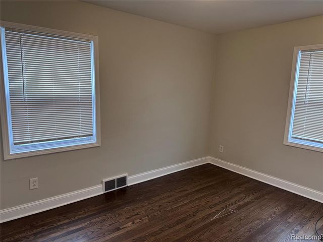 8700 W 7 Mile Road, Detroit, MI 48221