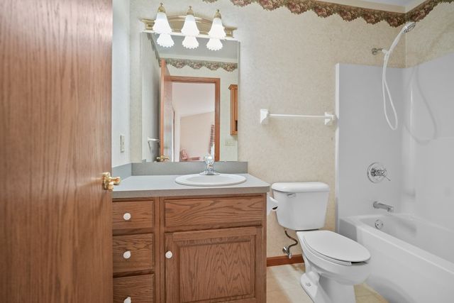 209 Greenbriar Lane, Dalton, OH 44618