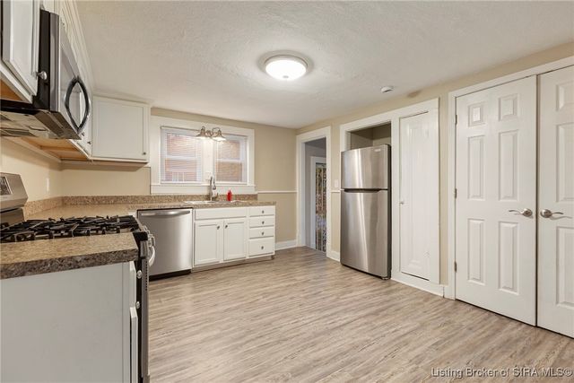 128 Randolph Avenue N, Clarksville, IN 47129