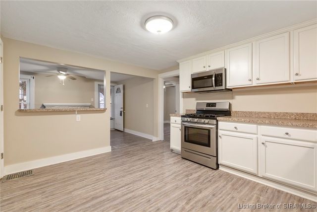 128 Randolph Avenue N, Clarksville, IN 47129