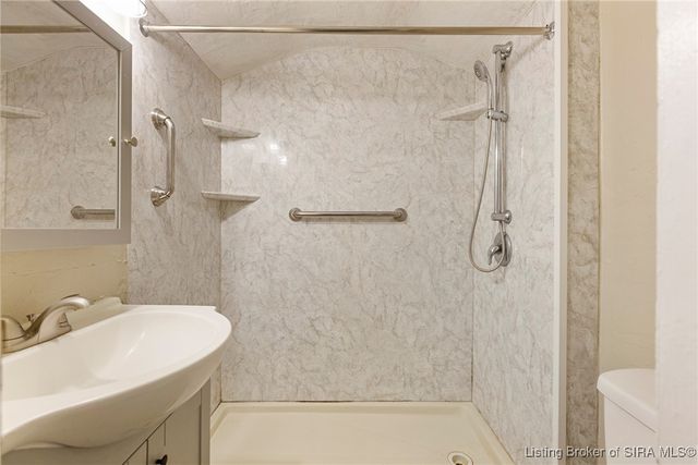 128 Randolph Avenue N, Clarksville, IN 47129