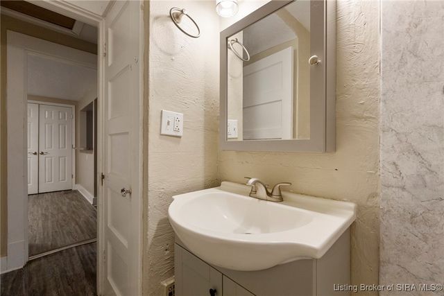 128 Randolph Avenue N, Clarksville, IN 47129