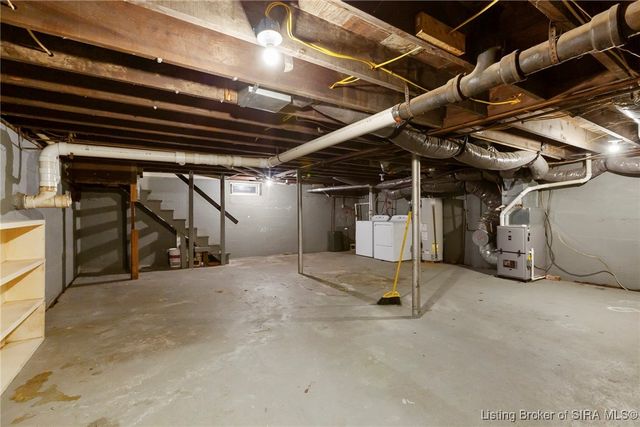 128 Randolph Avenue N, Clarksville, IN 47129